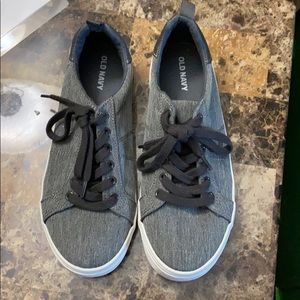 Boys Old Navy shoes sz 4
